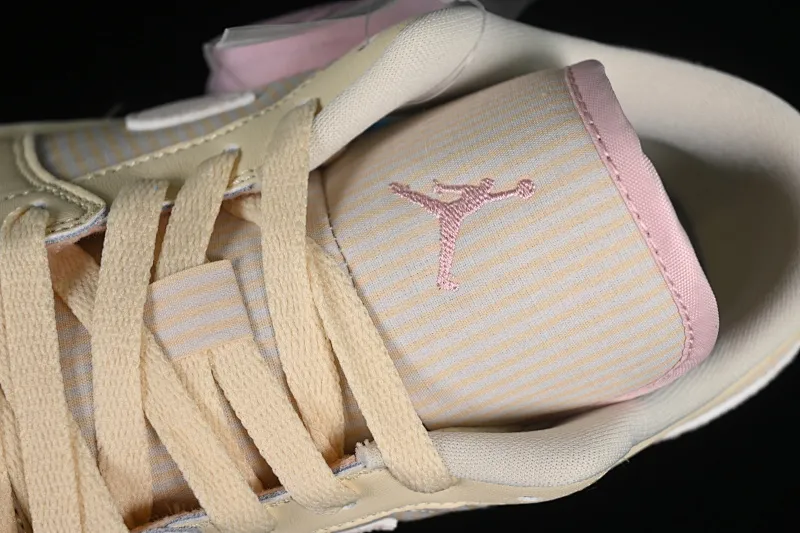 All Categories Air Jordan Jordan Series Basketball Shoes Air Jordan 1 Low Air Jordan 1 Low AJ1 Joe 1 Khaki Pink Low-top Cultural Basketball Shoes FQ1925-100